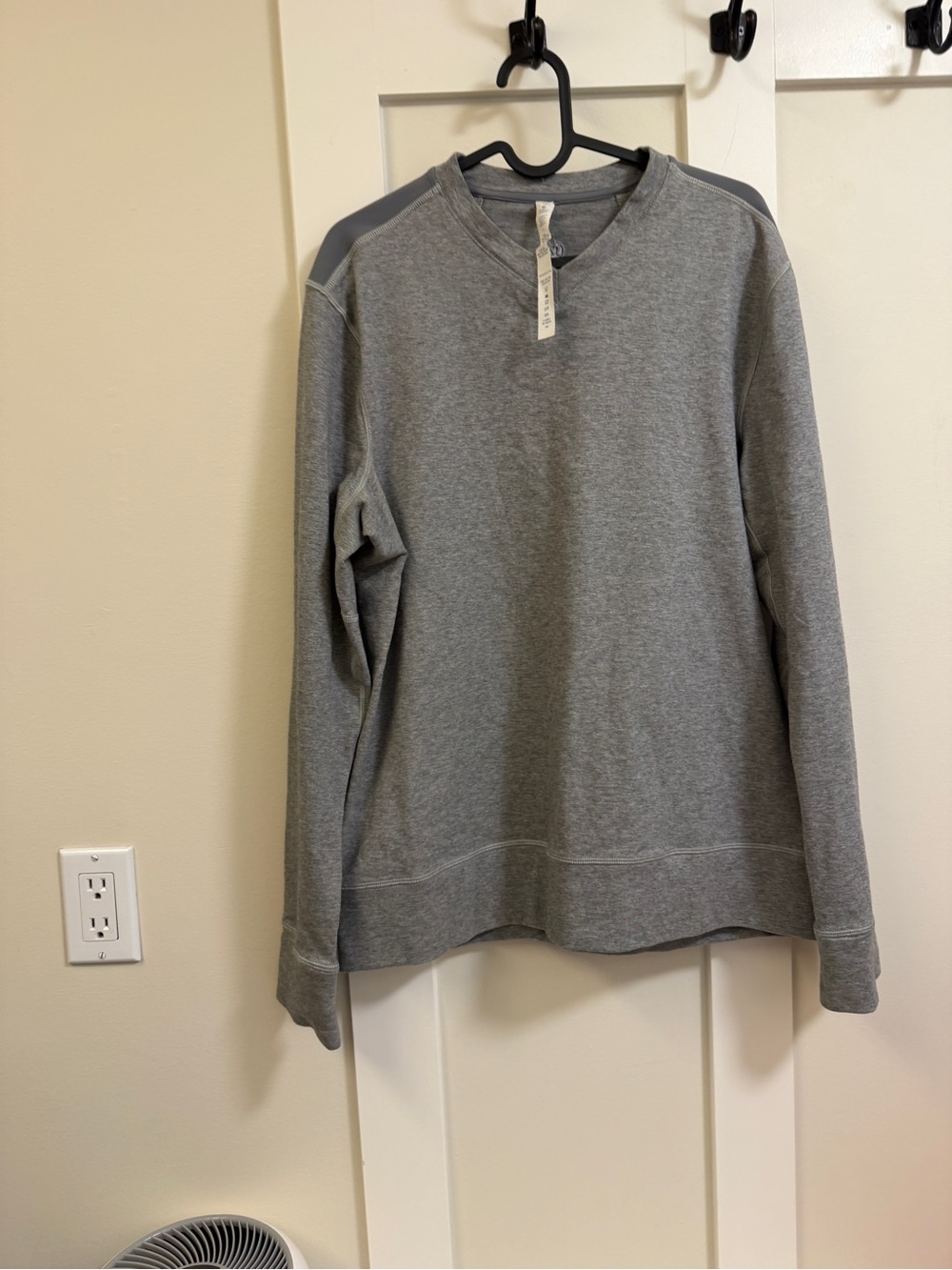 Lululemon V-Neck Gray Pullover Sweatshirt Long Sleeve